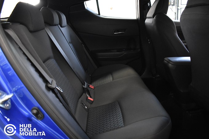 TOYOTA C-HR 1.8 Hybrid E-CVT Business